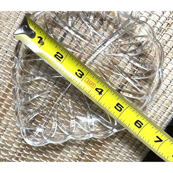 Vintage Indiana Glass Pretzel Pattern Leaf Shaped glass dish 6.75" long - V2932 - Picture 4 of 4